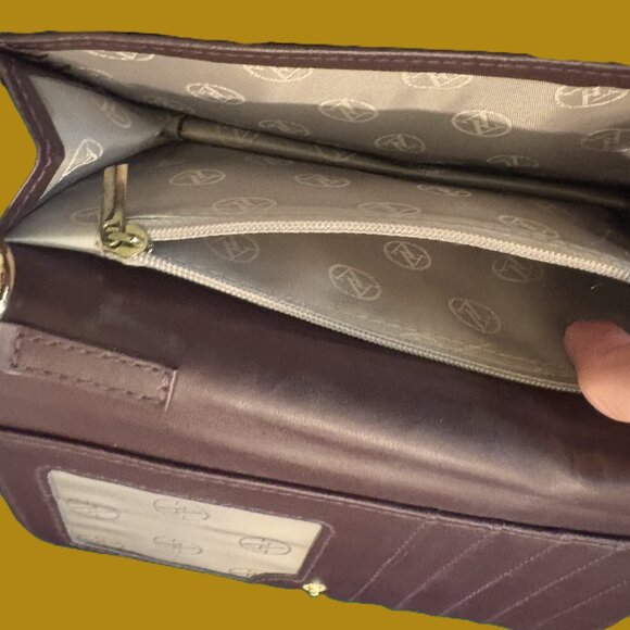 Adrienne Vittadini NWOT Burgundy Leather Crossbody RFID Harlequin Guitar Strap - Picture 6 of 12